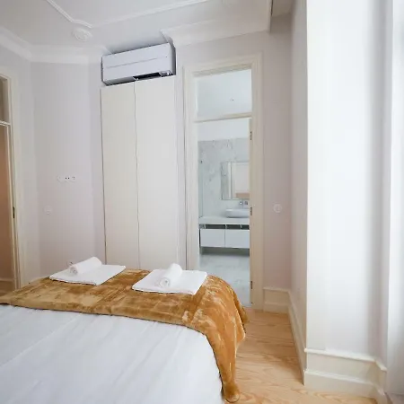 Augusta Street 229- 4 Esq Διαμέρισμα